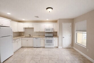 4708 Golfview Blvd in Lehigh Acres, FL - Building Photo - Building Photo