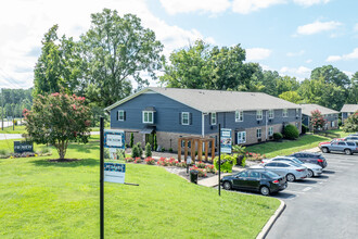 ReNew West Durham in Durham, NC - Foto de edificio - Building Photo