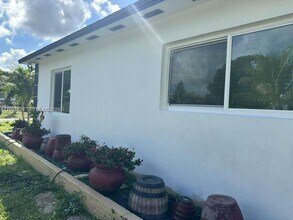 2458 Plunkett St in Hollywood, FL - Building Photo - Building Photo