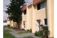 Cascade Apartments & Townhomes in Daytona Beach, FL - Foto de edificio - Building Photo