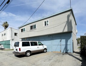 2551 Pasadena Ave in Long Beach, CA - Building Photo - Building Photo