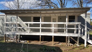 102 Helms Cir in Burnet, TX - Foto de edificio - Building Photo