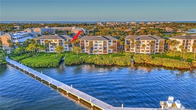 390 NE Edgewater Dr