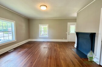 6 W 5th St in Greenville, SC - Building Photo - Building Photo