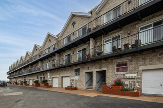 Pennyfield Estates in Bronx, NY - Building Photo - Building Photo