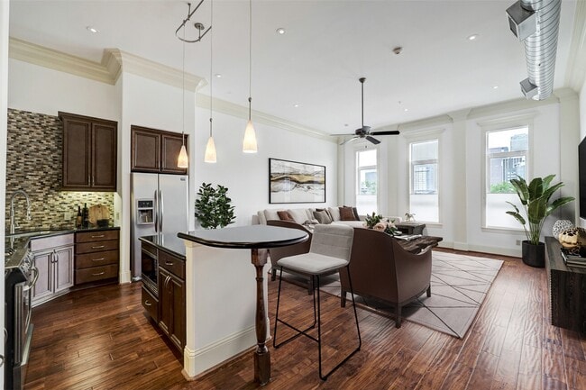 property at 2510 Travis St
