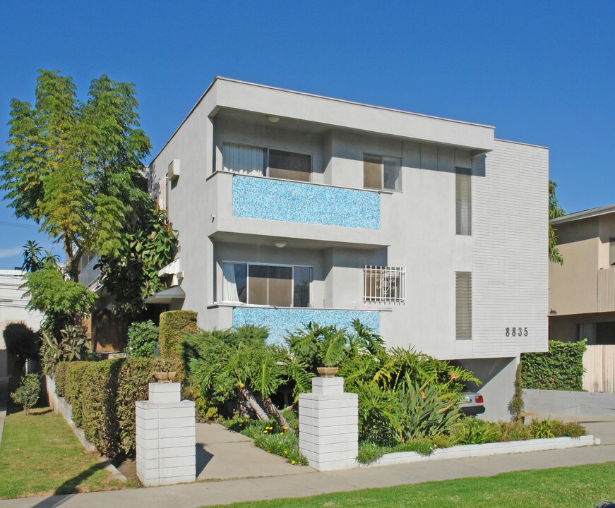 8835 Alcott St in Los Angeles, CA - Building Photo