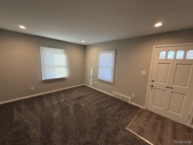 13661 Kingston St in Oak Park, MI - Building Photo - Building Photo