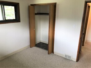 1135 Saxe Ave in Cuyahoga Falls, OH - Foto de edificio - Building Photo