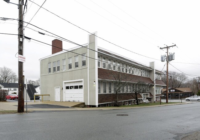 Dearborn House in Hampton, NH - Building Photo - Building Photo