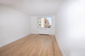 424 West End Ave in New York, NY - Foto de edificio - Building Photo