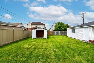 33755 Newport Dr in Sterling Heights, MI - Building Photo - Building Photo