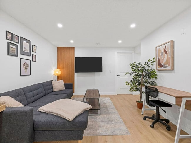 11011-11151 151 St NW