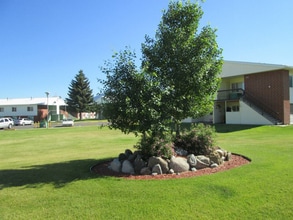 Legion Oasis Apartments in Butte, MT - Foto de edificio - Building Photo