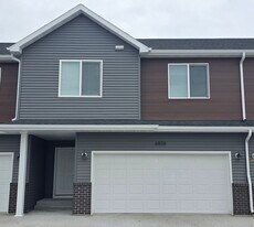 6808 27th St S in Fargo, ND - Building Photo