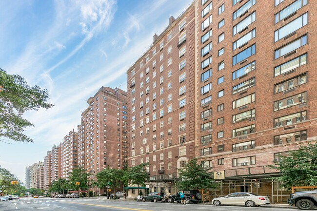 14 Sutton Pl S in New York, NY - Foto de edificio - Building Photo