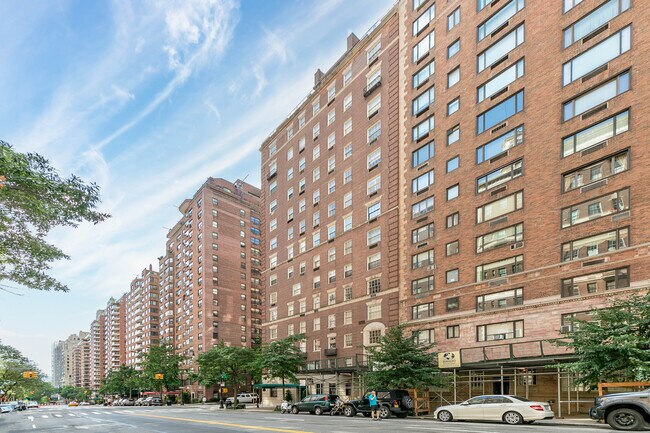 14 Sutton Pl S in New York, NY - Building Photo - Building Photo