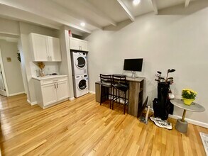 15 Bond St, Unit 1 in Boston, MA - Building Photo - Building Photo