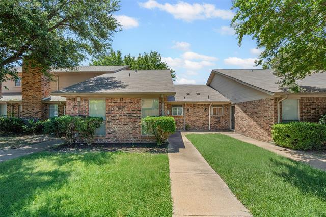 3504 Smith Barry Rd in Pantego, TX - Building Photo