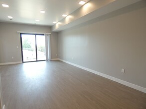 11671 Erwin St in Los Angeles, CA - Foto de edificio - Building Photo