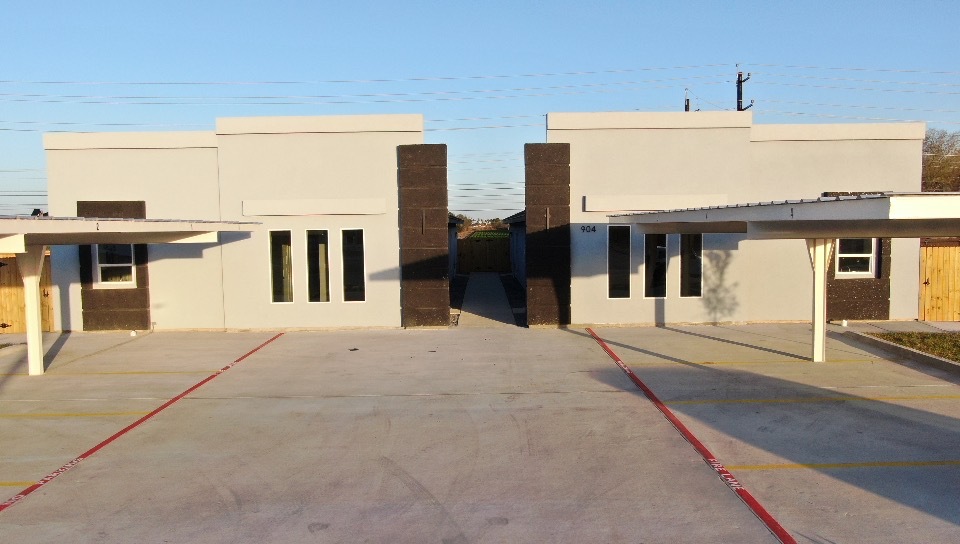 904 Deluxe St, Unit 1 in Alamo, TX - Building Photo