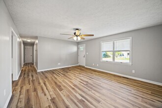 1060 Butler Dr in Lawrenceburg, KY - Building Photo - Building Photo