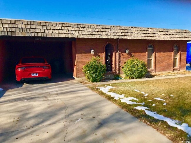 property at 3078 S Thorup Cir