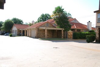 Woodhaven Crossroads Apartments in Fort Worth, TX - Building Photo - Building Photo