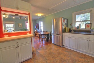 105 Eugene St in Carrboro, NC - Foto de edificio - Building Photo