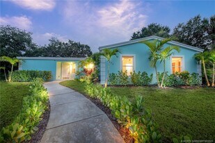 7492 SW 40th Terrace in Palm City, FL - Building Photo