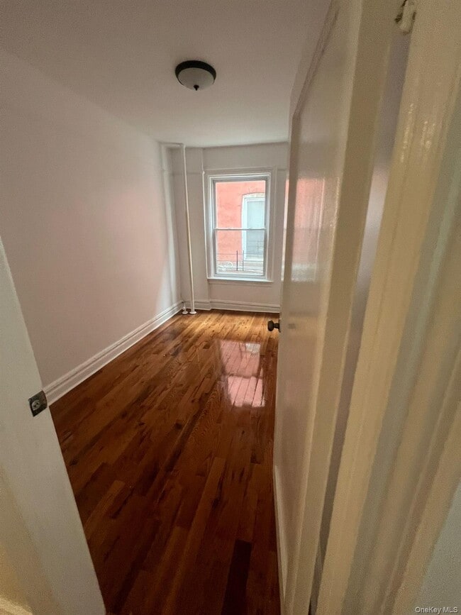 property at 1129 Noble Ave