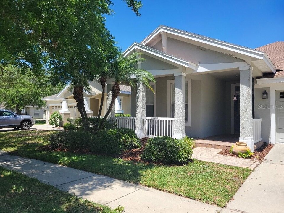 5015 Sky Blue Dr in Lutz, FL - Foto de edificio