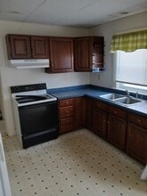 63 Plain Rd, Unit #1 in Hinsdale, NH - Foto de edificio - Building Photo