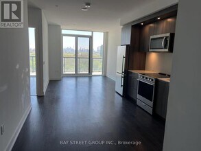 20-1020 Inn On The Pk Dr in Toronto, ON - Building Photo - Building Photo