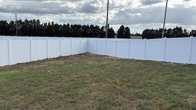 833 Colville Dr in Poinciana, FL - Foto de edificio - Building Photo