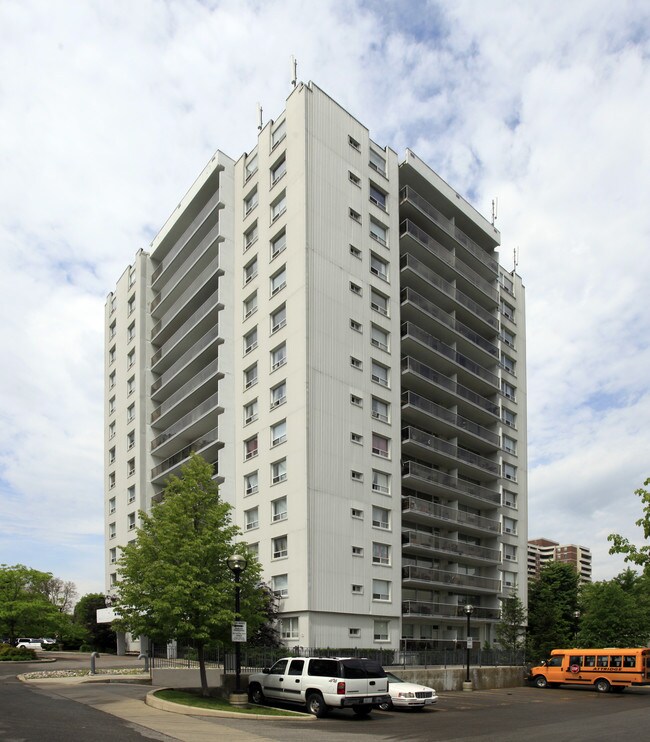 Fontenay Court II in Toronto, ON - Building Photo - Building Photo