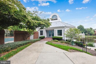 7602 Lakeside Village Dr in Falls Church, VA - Building Photo - Building Photo