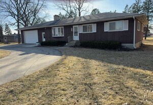 580 N State St in Hampshire, IL - Building Photo