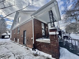 15030 Rossini Dr in Detroit, MI - Building Photo