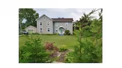 3 Pond Ln in Eastport, NY - Building Photo