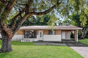 5801 Royal Palm Blvd in Margate, FL - Building Photo