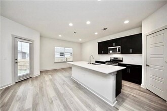 1056 Winnsboro Lp in Round Rock, TX - Building Photo - Building Photo