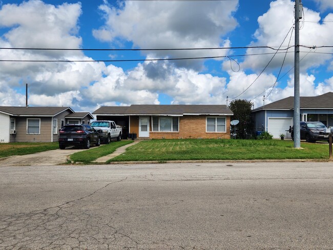property at 1807 Tiger Ln