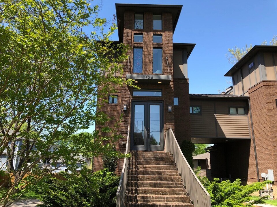 928 Caruthers Ave in Nashville, TN - Building Photo