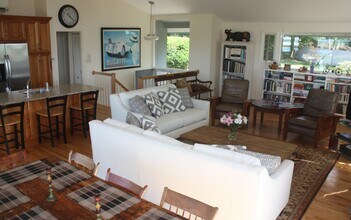878 Washington St in Gloucester, MA - Building Photo - Building Photo