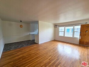 7621 Hampton Ave in West Hollywood, CA - Foto de edificio - Building Photo