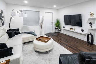 1371 NE 110th Terrace in Miami, FL - Building Photo - Building Photo