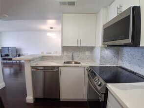770 Claughton Island Dr in Miami, FL - Building Photo - Building Photo