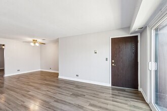 501 McHenry Rd in Wheeling, IL - Building Photo - Building Photo