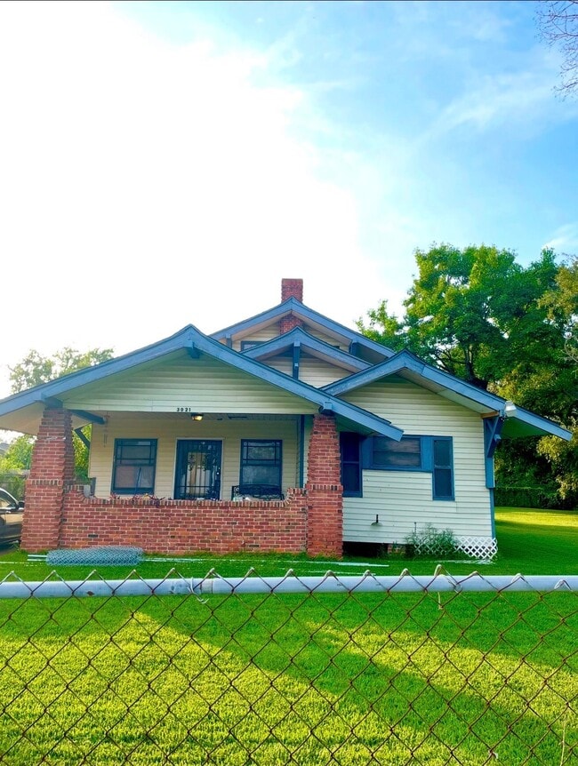 property at 3021 Procter St